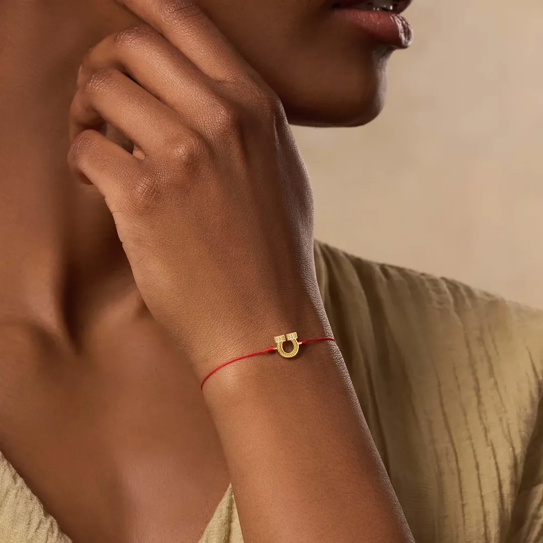 Fortune Thread Horseshoe Red String Bracelet - Image 3