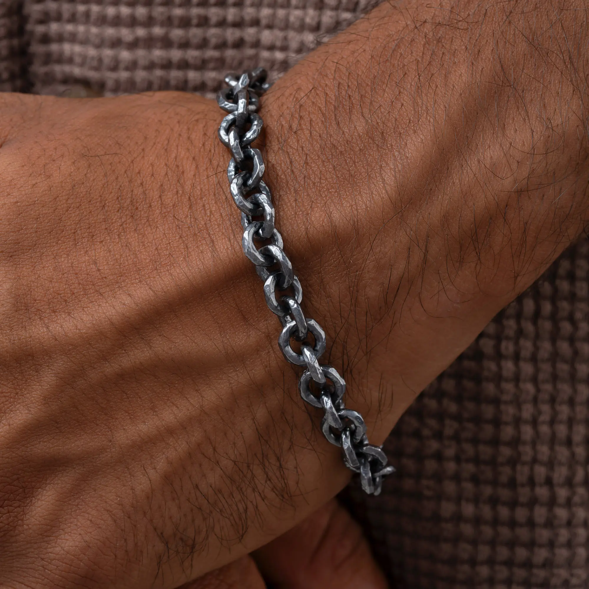 Midnight Crest Gunmetal Macramé Chain Bracelet - Image 2